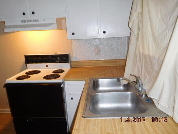 3rd image of 1100 N Hickory St #2