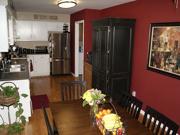 Kitchen/Dining Area
