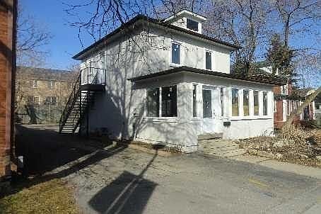2nd image of 144 Queen St W