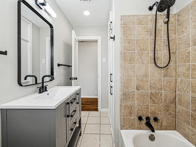 801 Woodcrest Dr — Photo 9