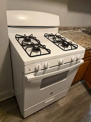 4 bed, $1,600 — Photo 3
