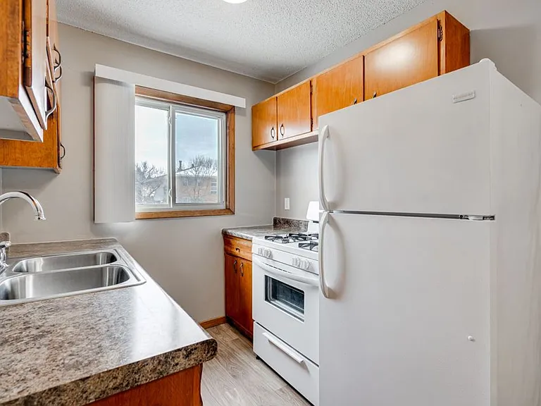 Moore Lake Apartments — Photo 33