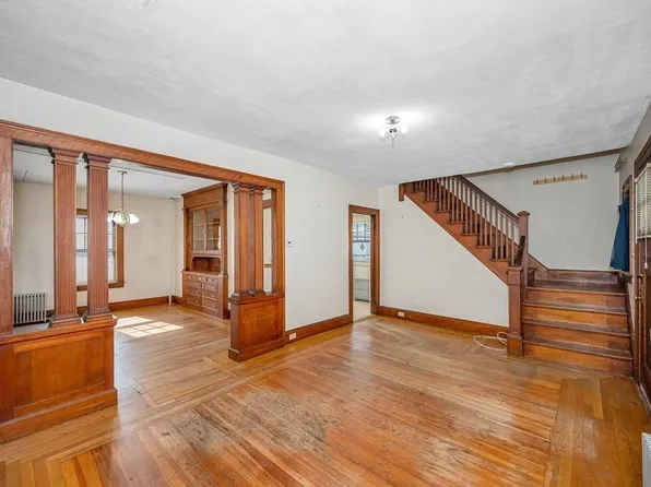 15 Newell St, Lowell, MA 01851