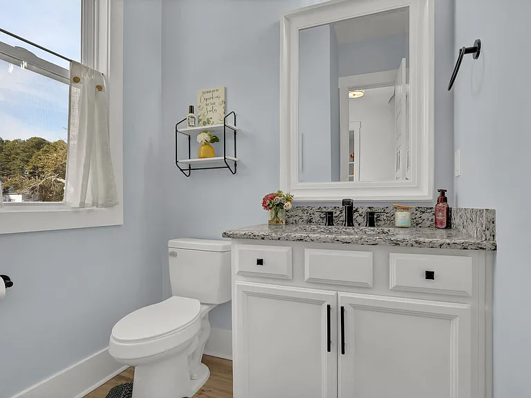 1059 Meridian Dr — Photo 2