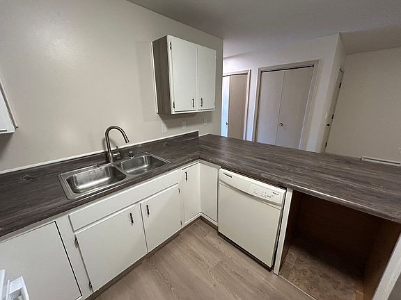 5th image of 40 Bluemound Ct APT 6