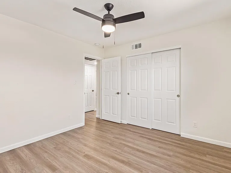 1438 E Broadway Rd — Photo 11
