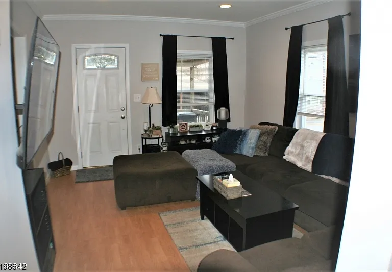 85 Passaic Ave — Photo 4