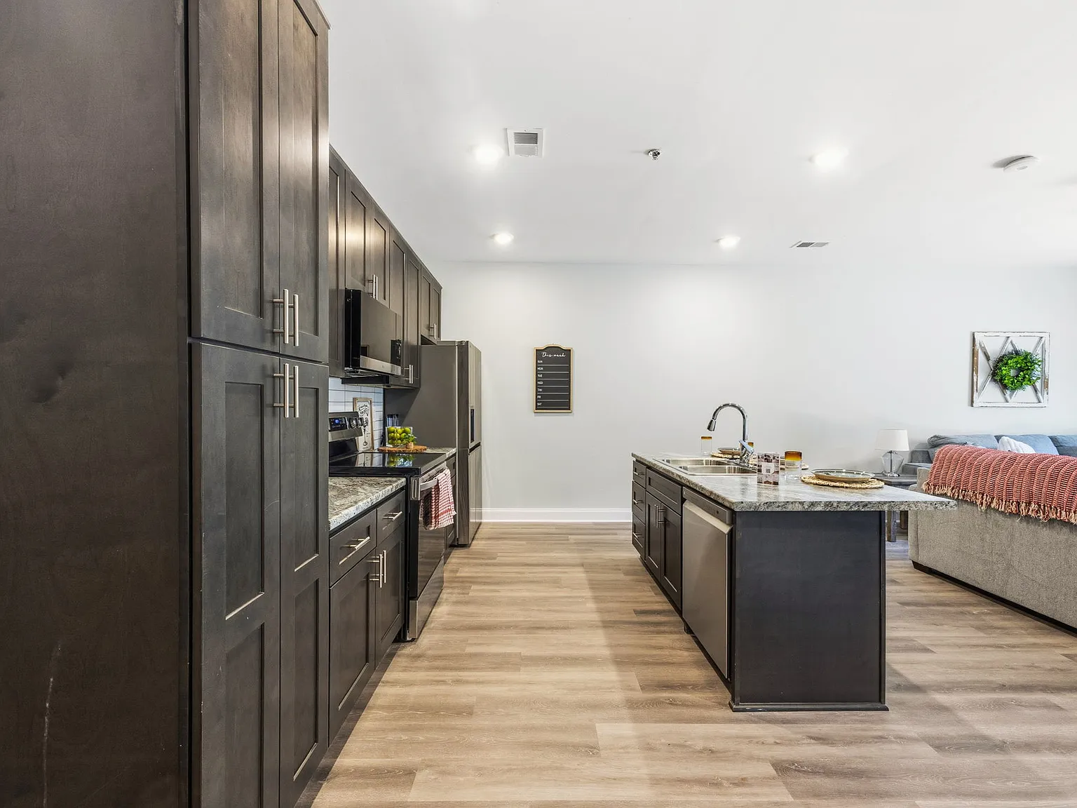 3 bed, 1435 sqft, $750 — Photo 4