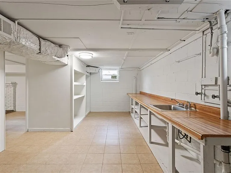 798 Bank St SE — Photo 25