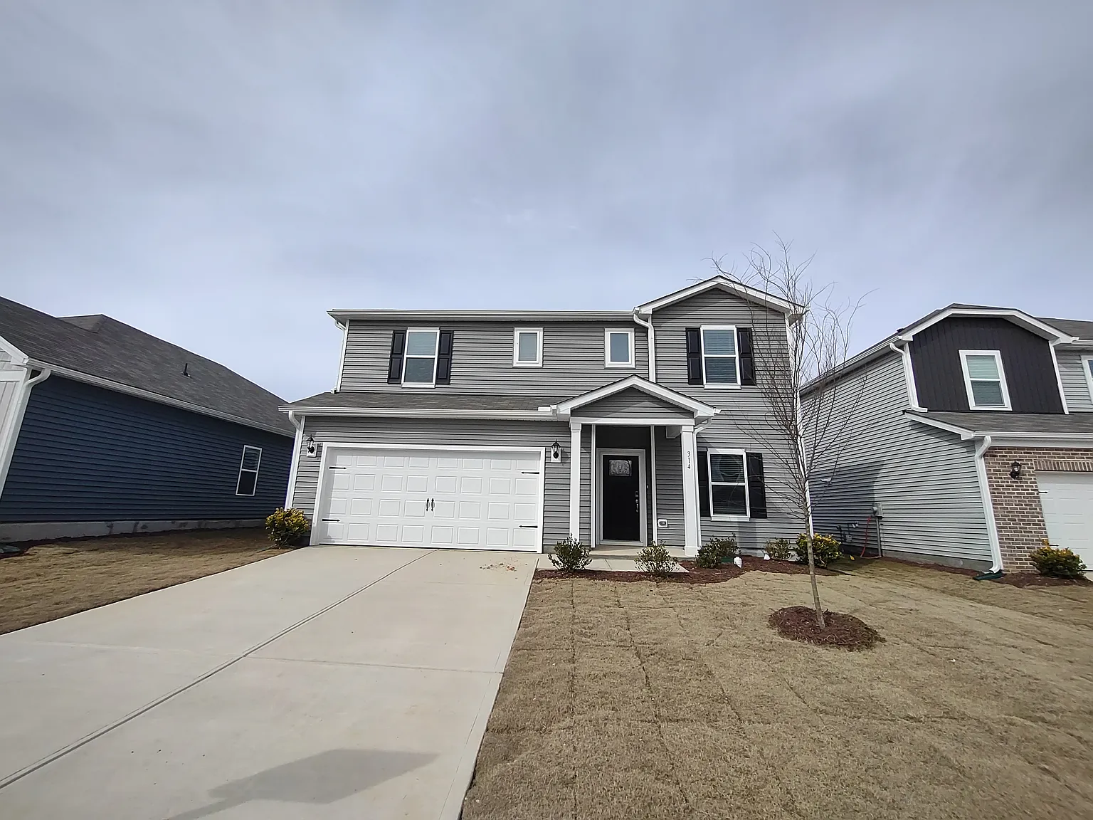 5 bed, 2937 sqft, $2,250 — Photo 2