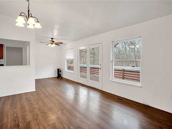 3rd image of 9 Bewdley Cir