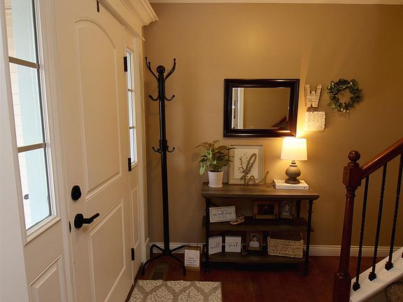 5th image of 165 Tuscany Ct