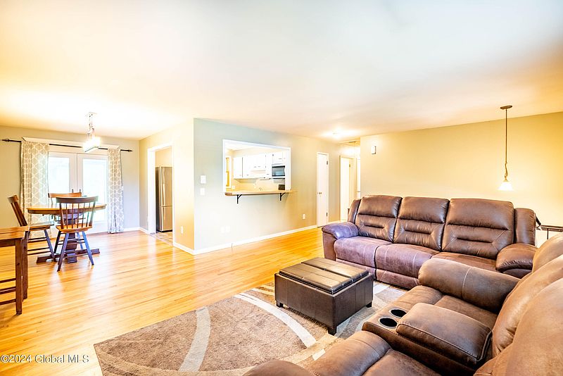3rd image of 22 Merryhill Road
