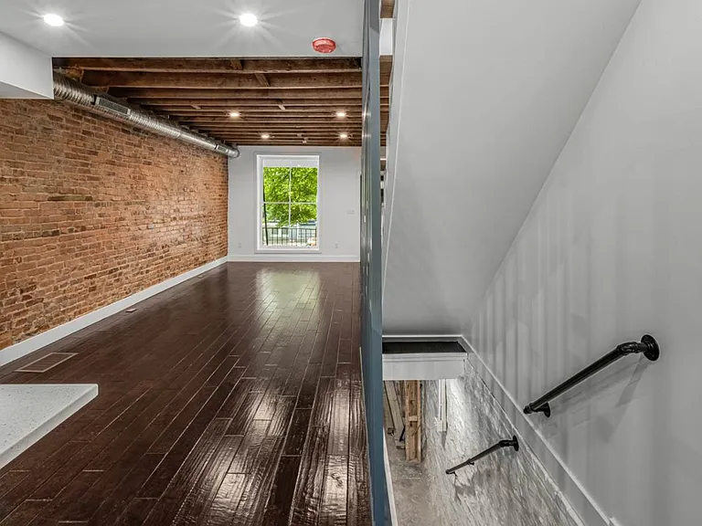 325 W Lorraine Ave — Photo 4