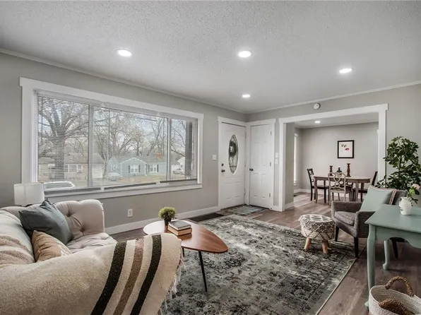 7239 Tracy Ave, Kansas City, MO 64131