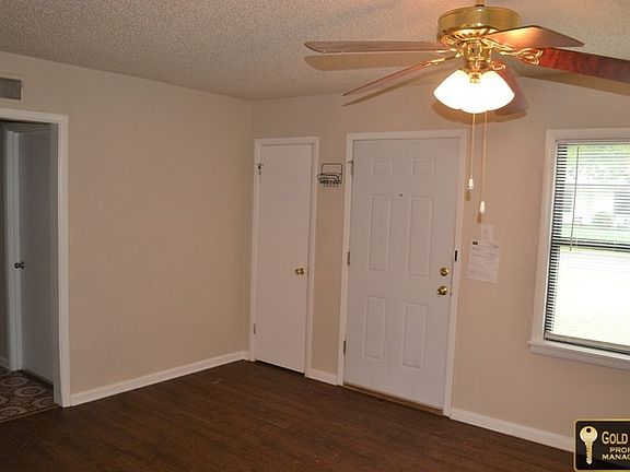 4th image of 806 Crockett Dr