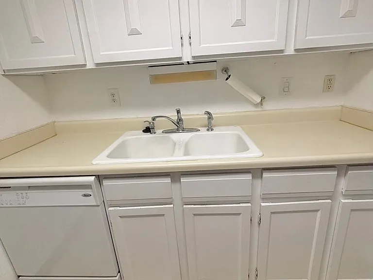 1150 Golden Cir #501 — Photo 6
