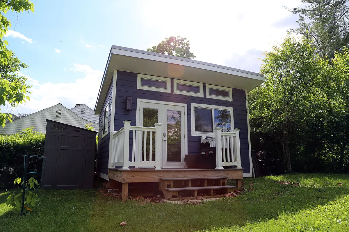 Studio - 407 Neyland Dr