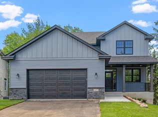 1471 Kings Crst, Eagan, MN 55122