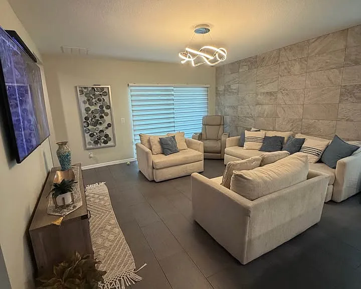 572 Sardinia Cir — Photo 4