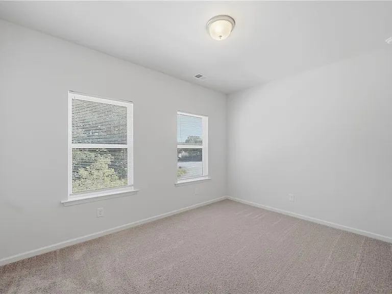 1670 Eagle Dr — Photo 29