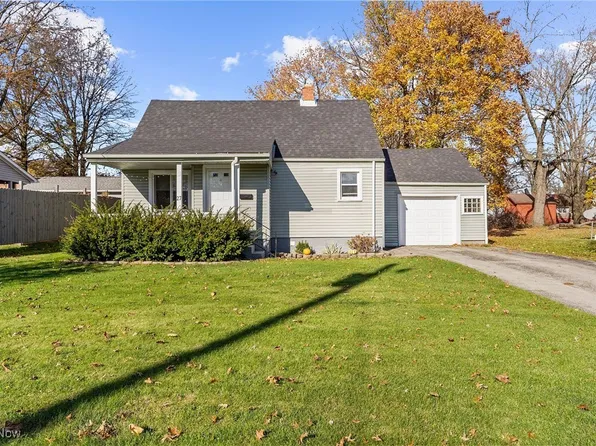 27 Helena Dr, Struthers, OH 44471