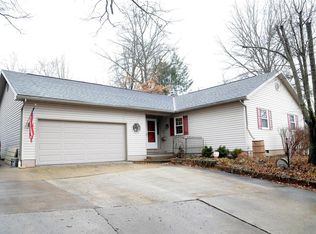 230 Treehouse Ln, Zanesville, OH 43701