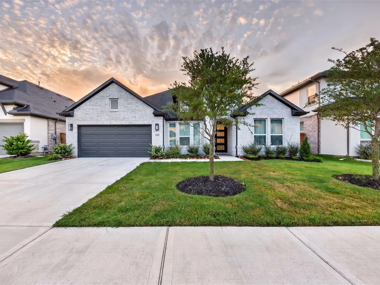 4 bed, 3.0 bath, 3102 sqft, $3,200 — Photo 3