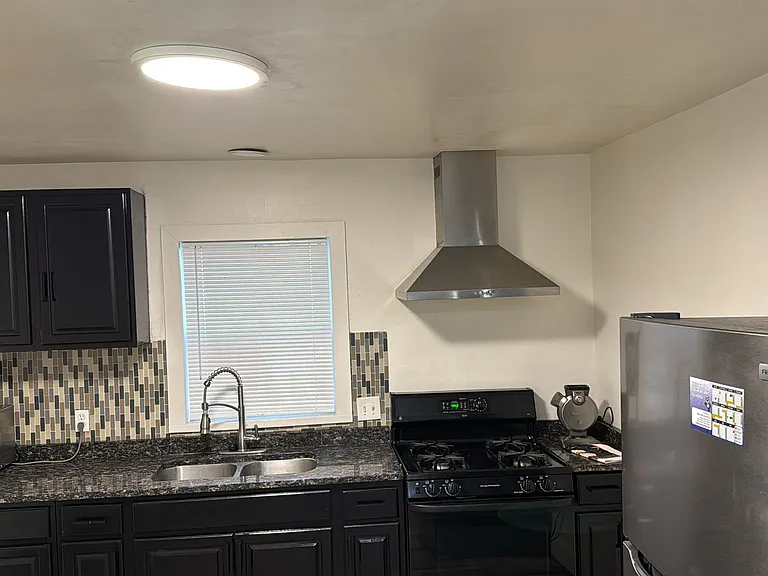 819 W 400 N — Photo 9