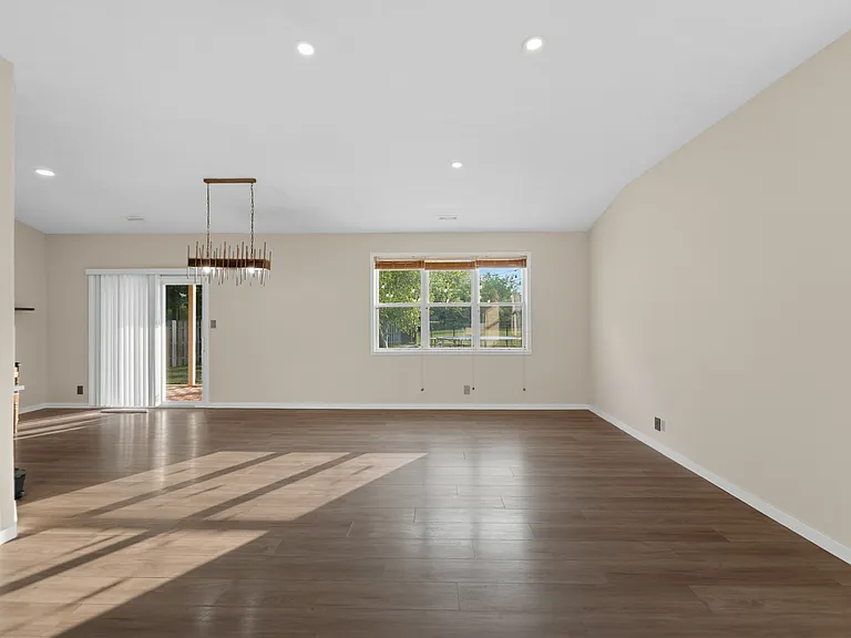 15452 Heath Cir — Photo 32