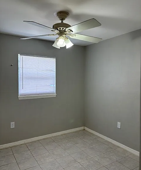 933 Poinsettia Dr — Photo 6