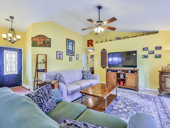 3rd image of 893 Castlewood Dr.