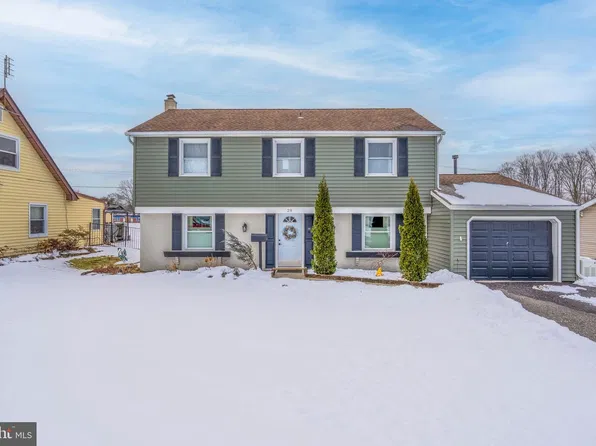 29 Plumtree Ln, Willingboro, NJ 08046