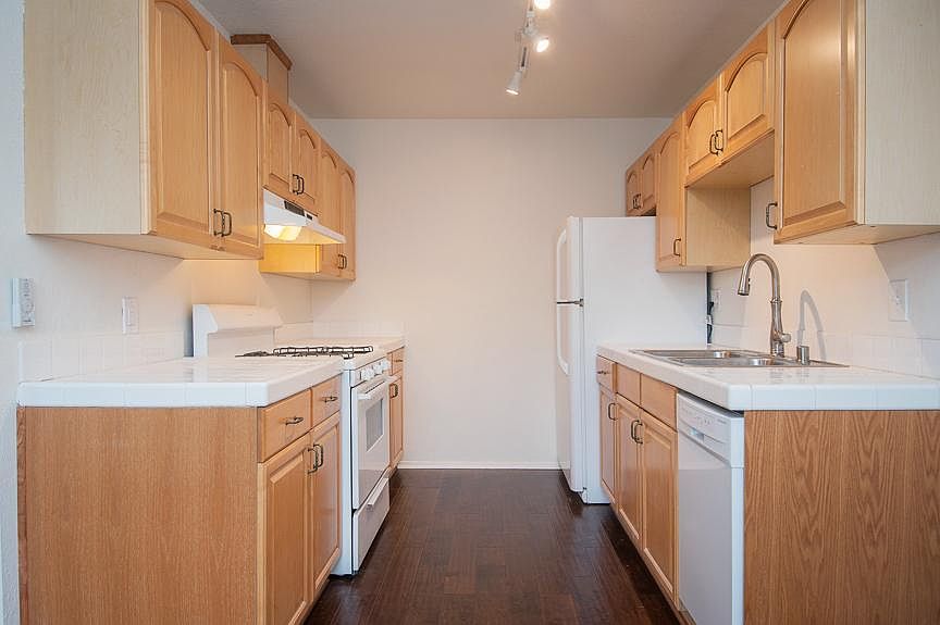 1st image of 839 1/2 Agate St