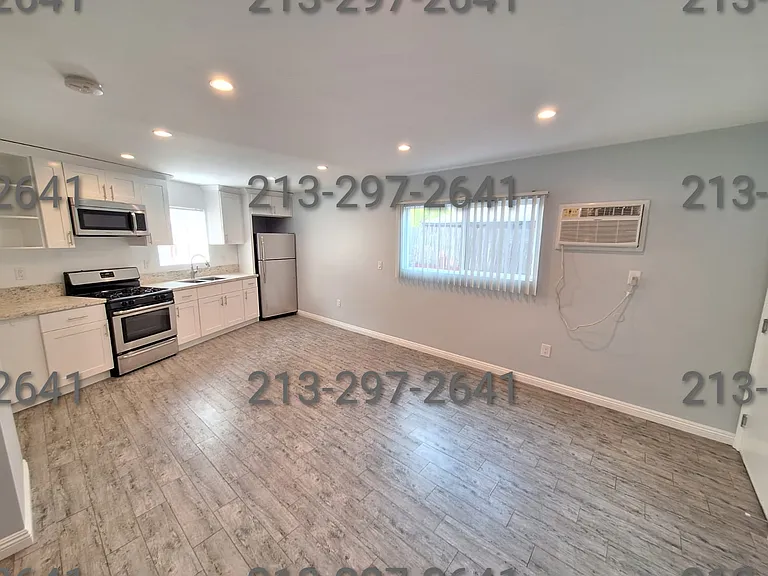 527 N Coronado St #16 — Photo 5