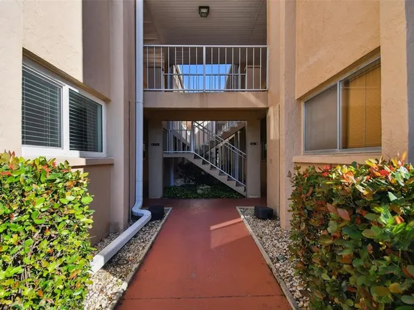 1500 Glen Oaks Dr E Unit 203, Sarasota, FL 34232