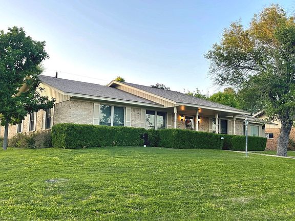 3rd image of 132 Crescent Dr