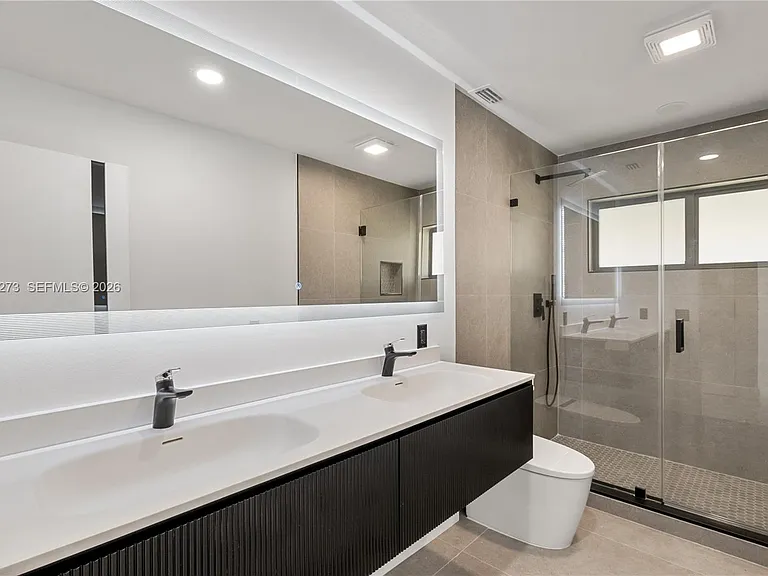 1543 SW 1st Ave — Photo 34