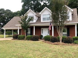 50 Gardendale Dr, Deatsville, AL 36022