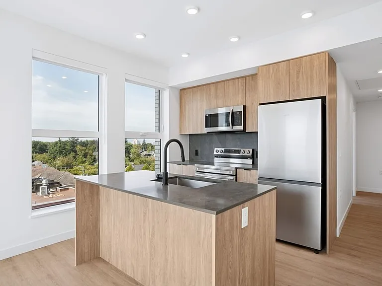 219 E 24th Ave — Photo 31