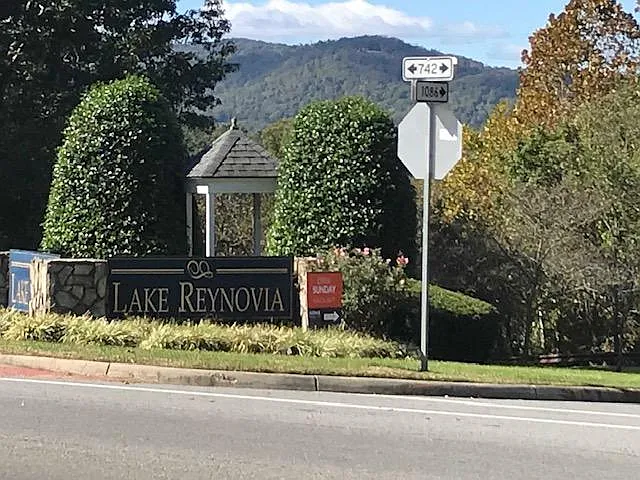 3 bed, 2.5 bath, 1480 sqft, $2,250 — Photo 3