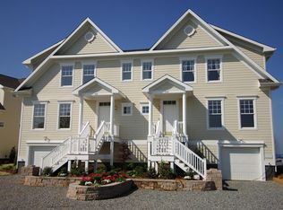 560 Riverside Dr, Lancaster, VA 22503