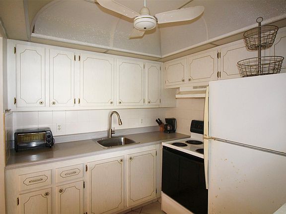 5th image of 186 Lyndhurst M #186