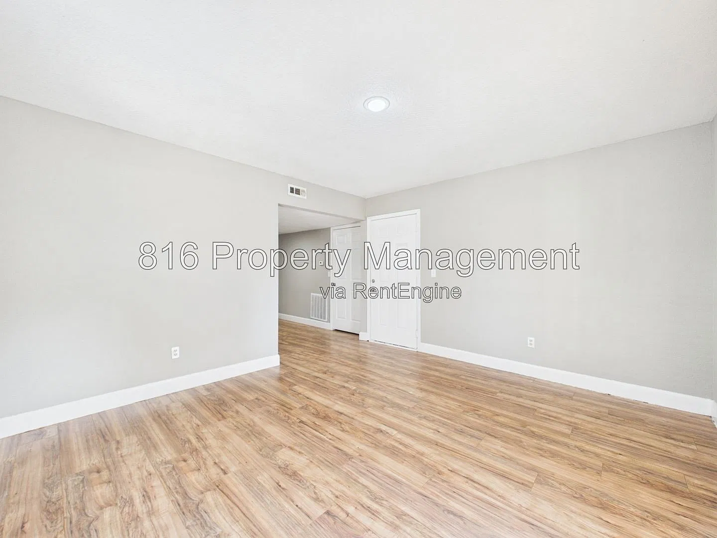 3333 Indiana Ave — Photo 4