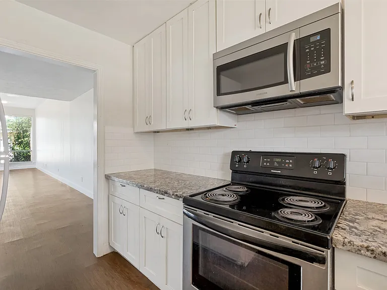 3611 Stables Ln — Photo 12
