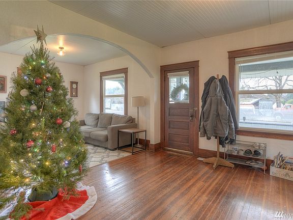 4th image of 2621 Sawall Ave