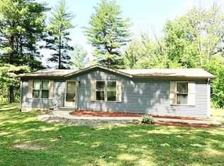 1261 N 1300th St, Brownstown, IL 62418