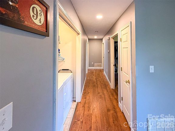 5th image of 45 Pleasant Ct