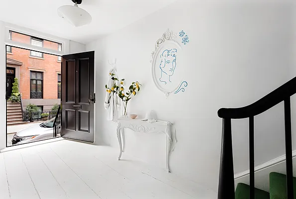 Sold by Compass | media 21