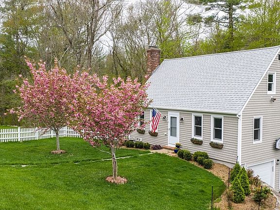 2nd image of 6 Michelle Ln